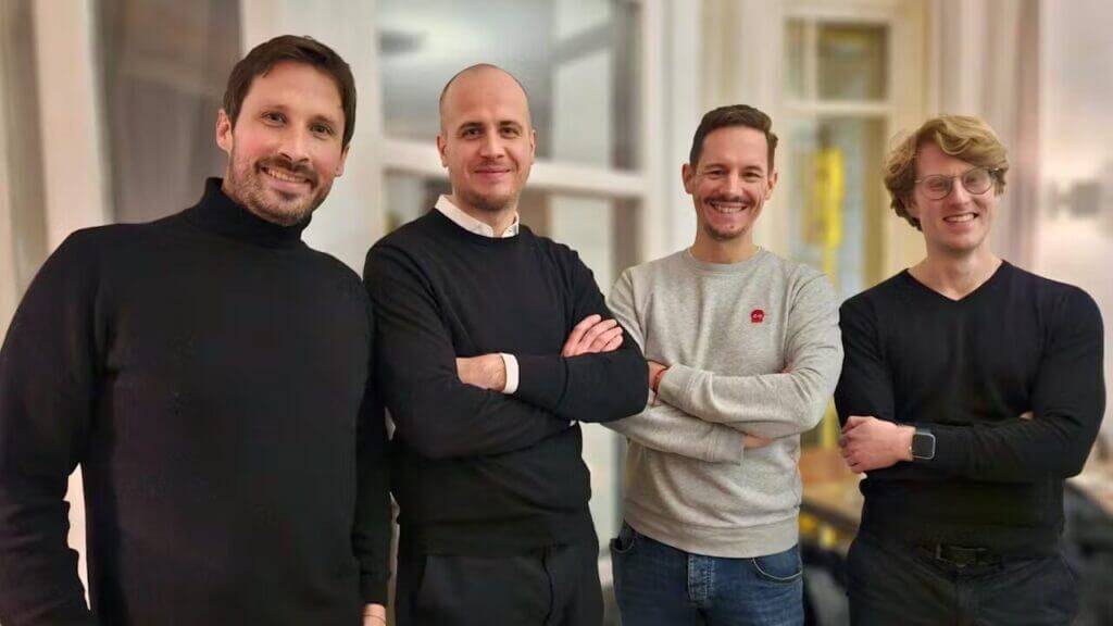 Foto: Jan Rabe (Co-Founder & CEO, RABOT Charge), Bastian Gierull (CEO, Octopus Energy Germany), Merlin Lauenburg (Country Growth Director, Tibber Germany), Matthias Martensen (Co-Founder & CEO, Ostrom)